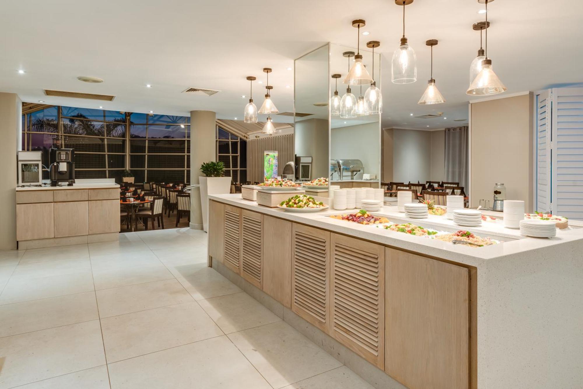 Protea Hotel By Marriott Karridene Beach Amanzimtoti Esterno foto