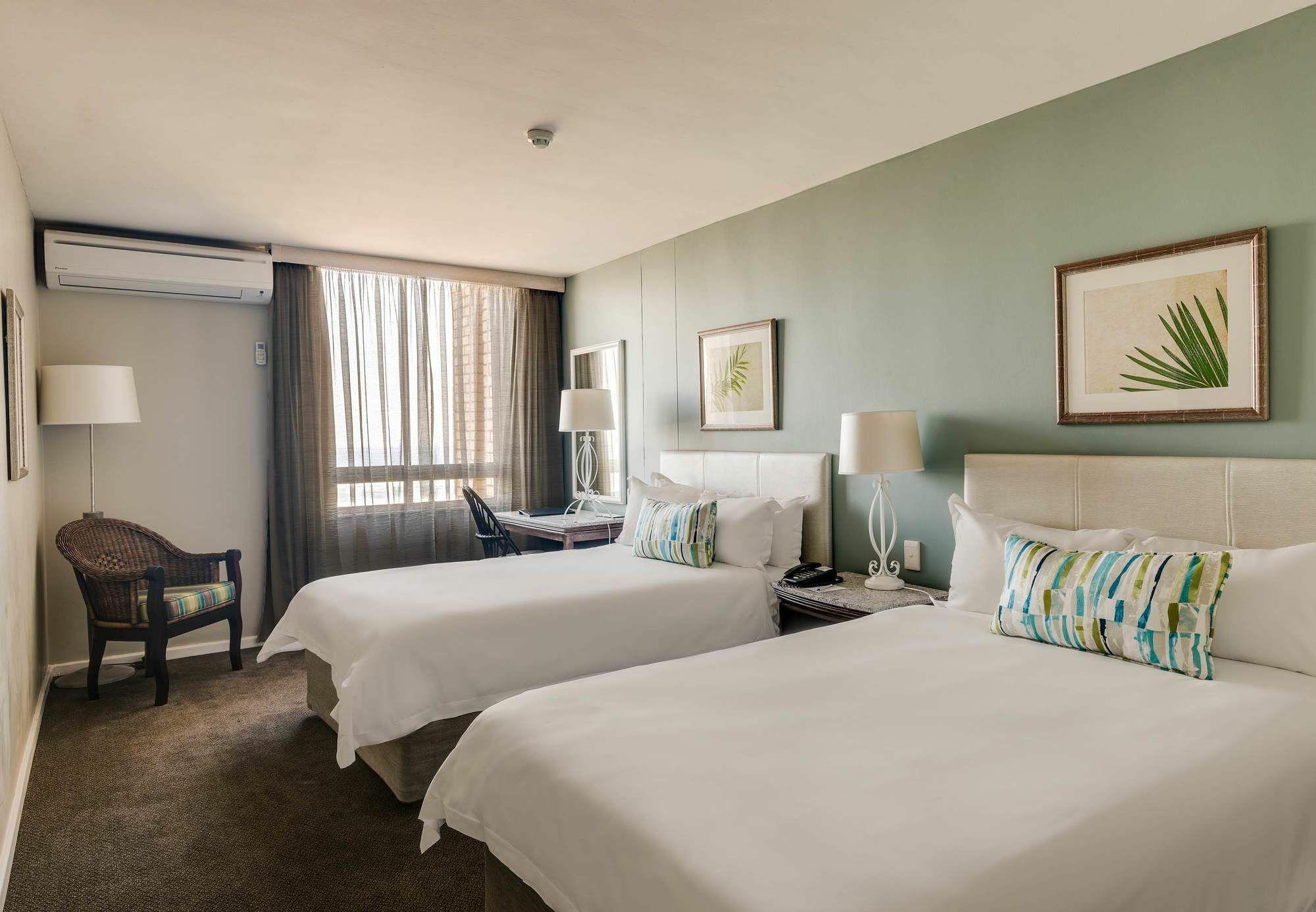 Protea Hotel By Marriott Karridene Beach Amanzimtoti Esterno foto