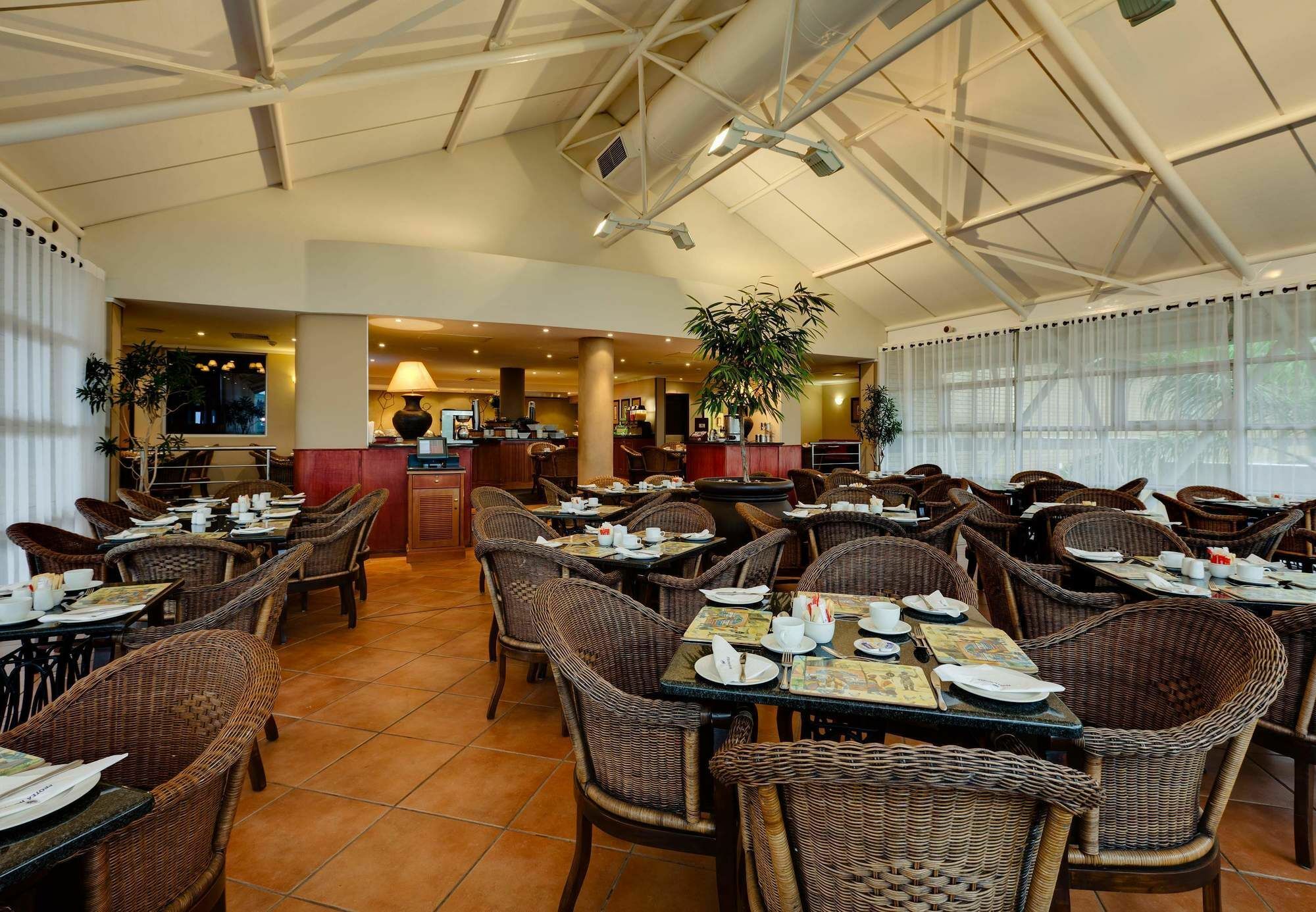 Protea Hotel By Marriott Karridene Beach Amanzimtoti Esterno foto